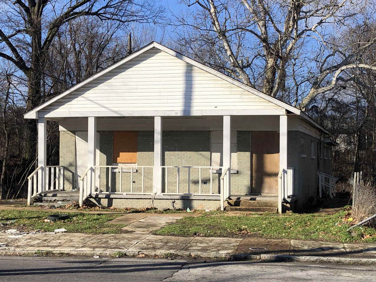 1305 Latham St - Photo 1