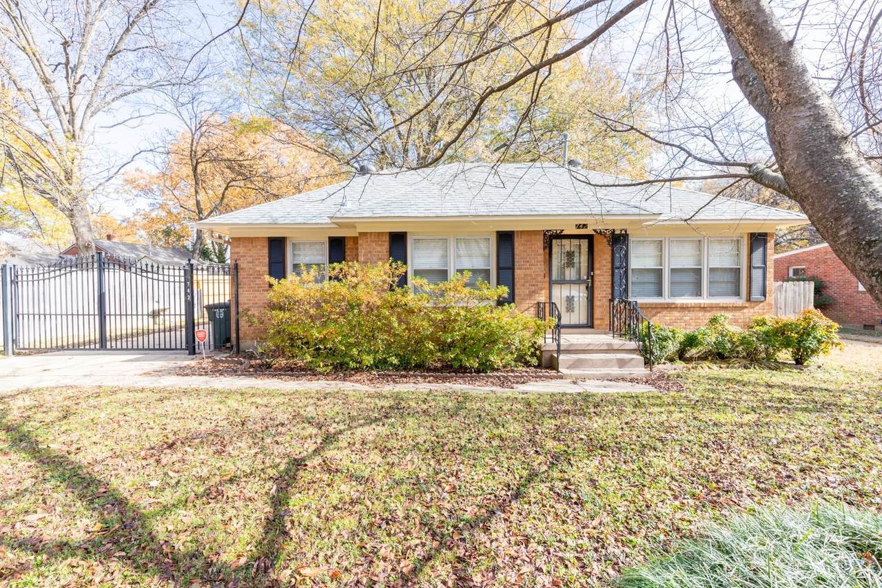 742 Ivy Rd - Photo 1