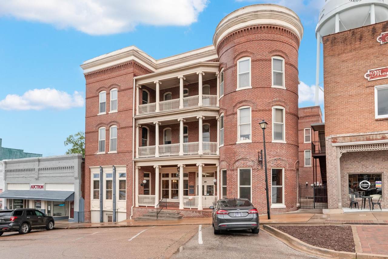 114 Liberty Ave - Photo 1