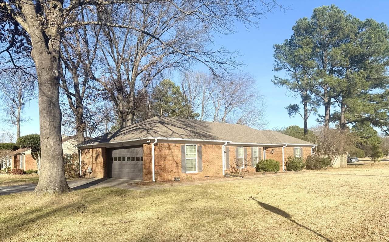 7918 Farmingdale Rd - Photo 1