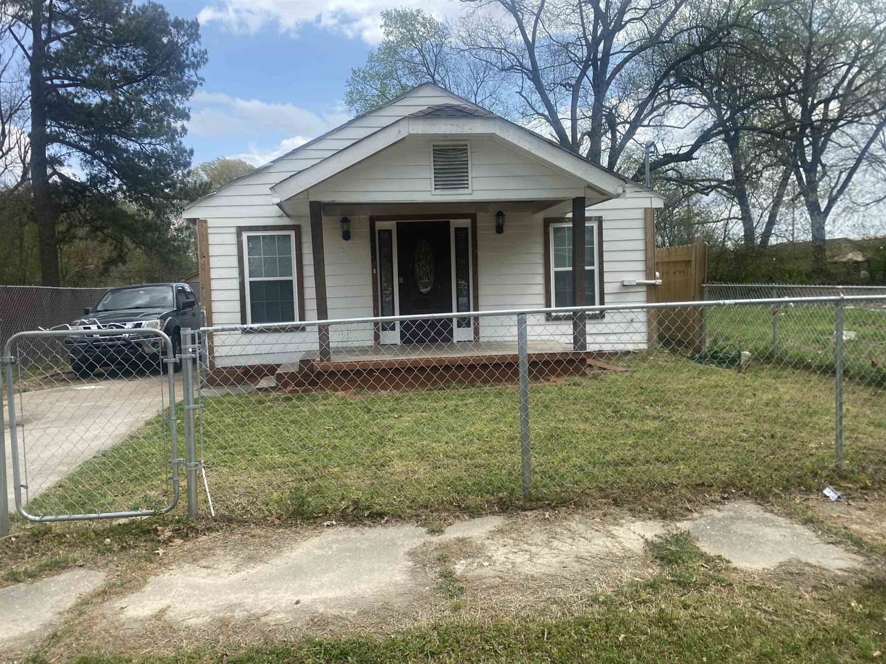 1322 Standridge St - Photo 1
