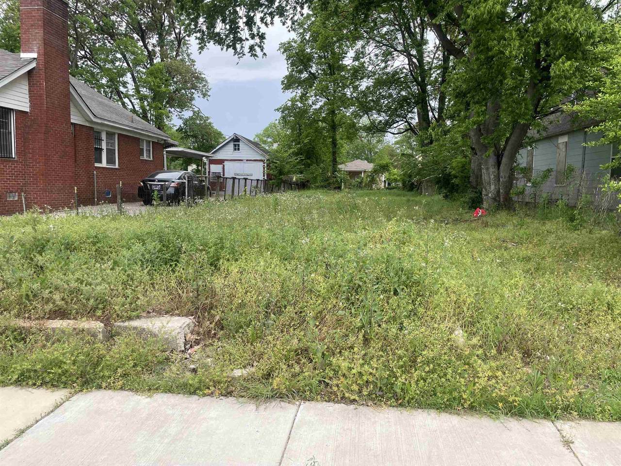 688 Looney Ave - Photo 1