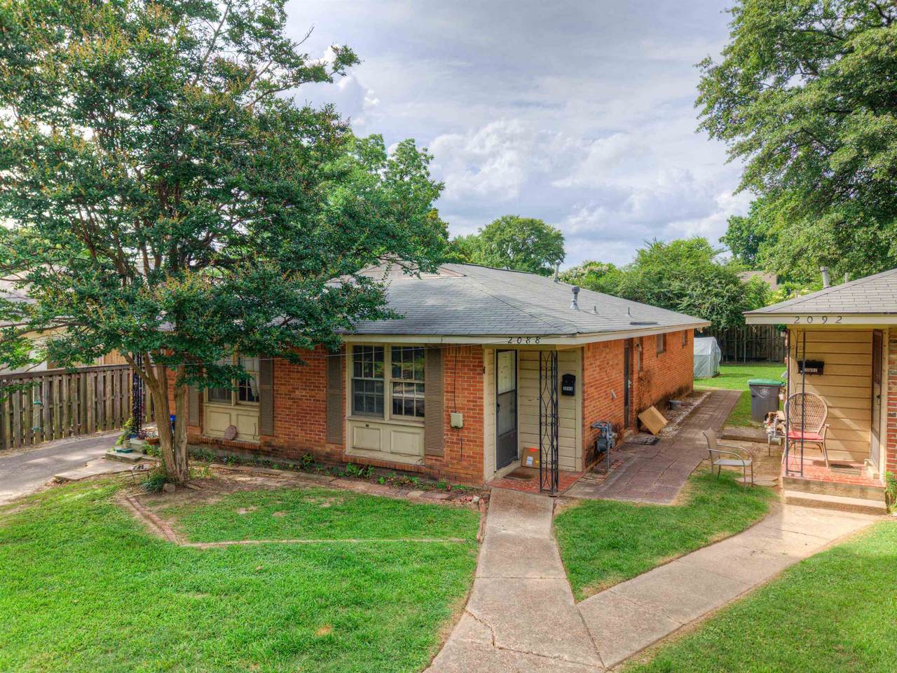 2086 Harbert Ave - Photo 1