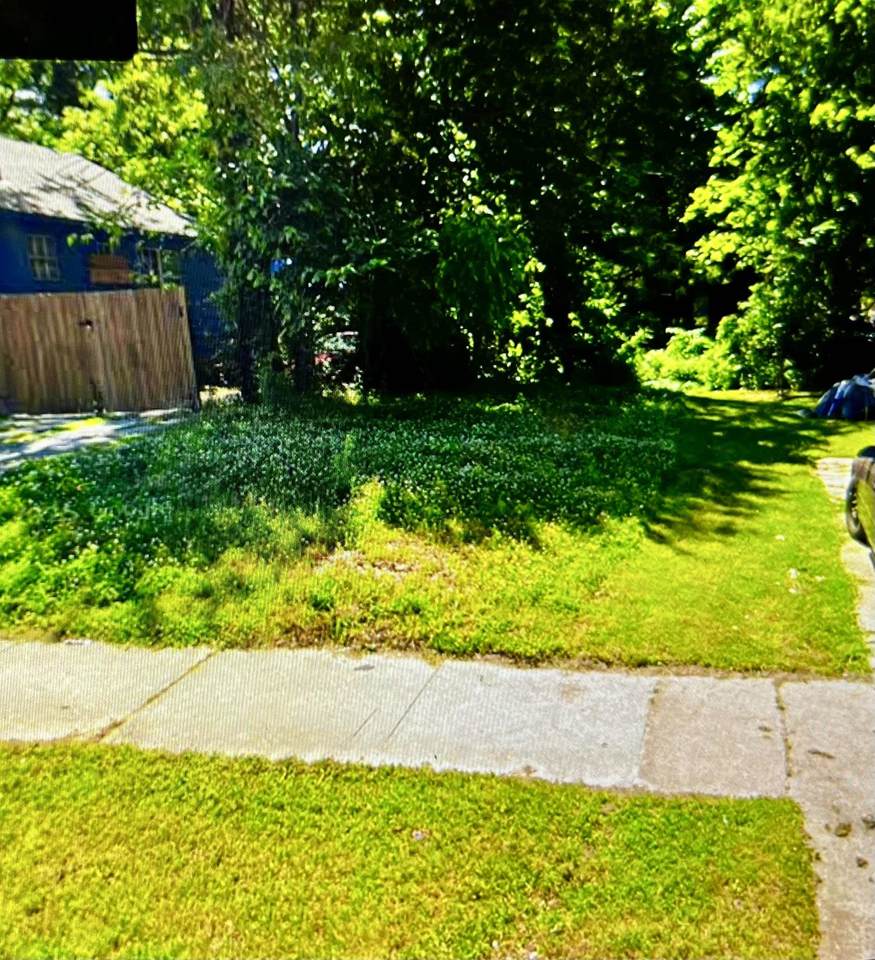 1297 College St - Photo 1
