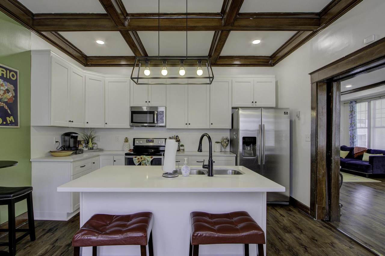 1855 Oliver Ave - Photo 1