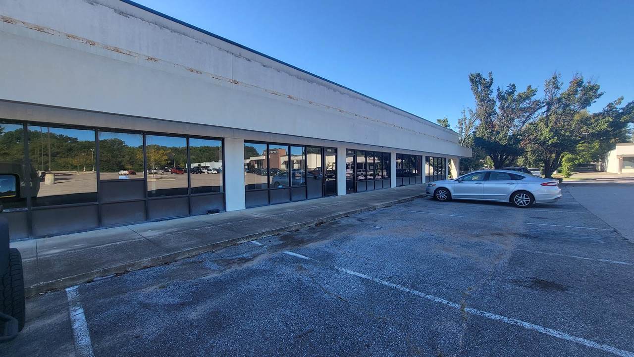 6001 Bartlett Center Dr - Photo 1