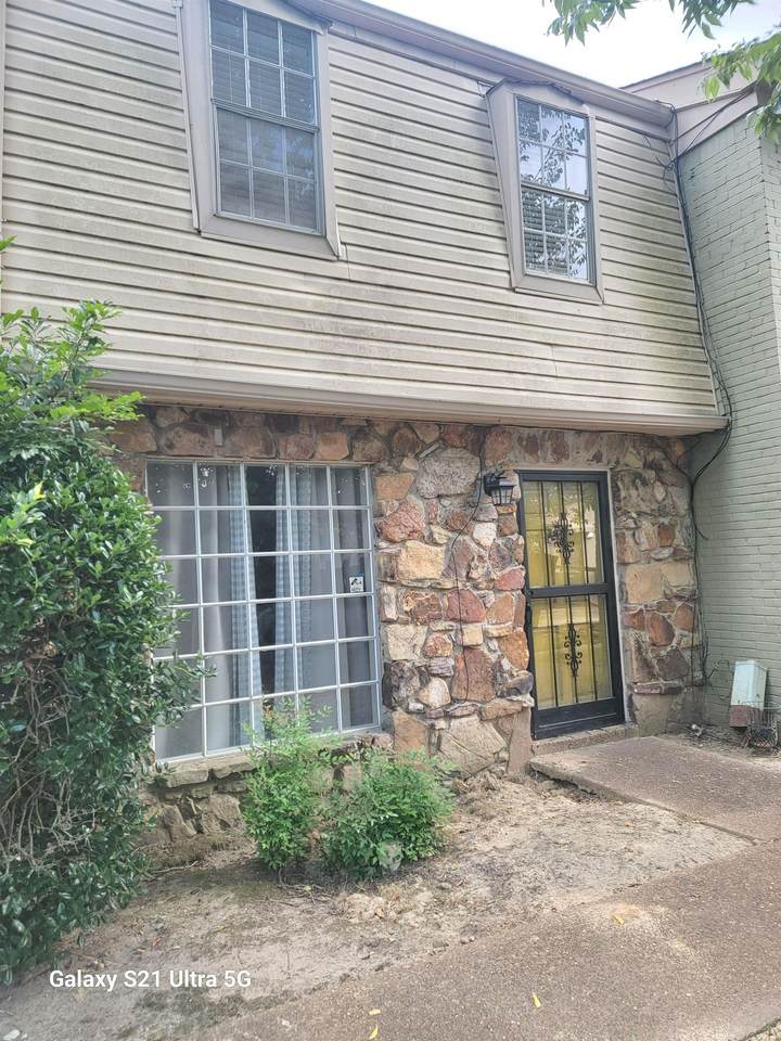 1751 Fox Hunt Ln - Photo 1