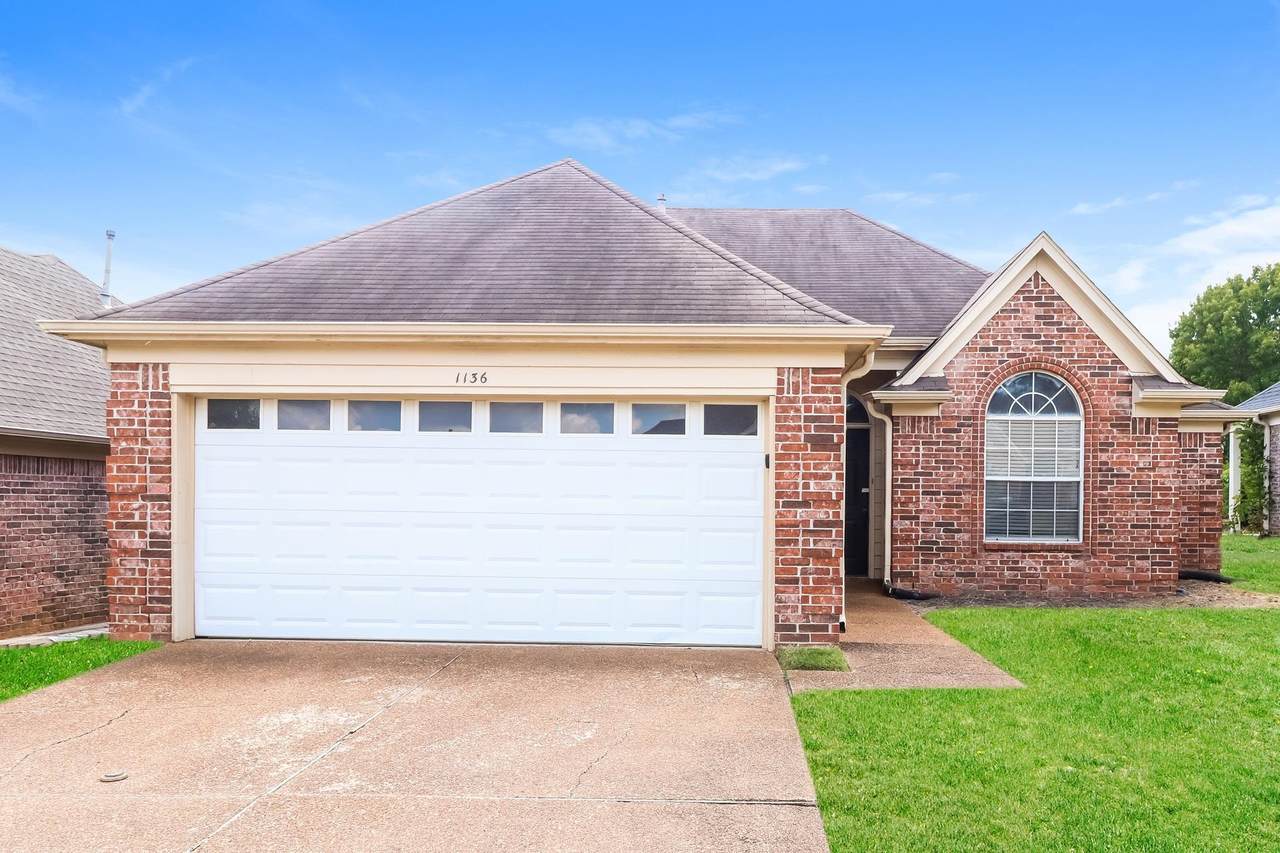 1136 Breezy Valley Dr - Photo 1