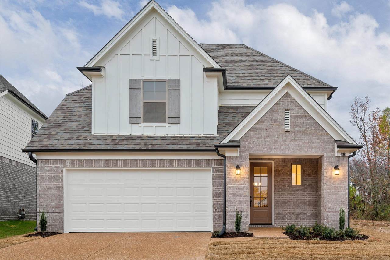 300 Maple St - Photo 1