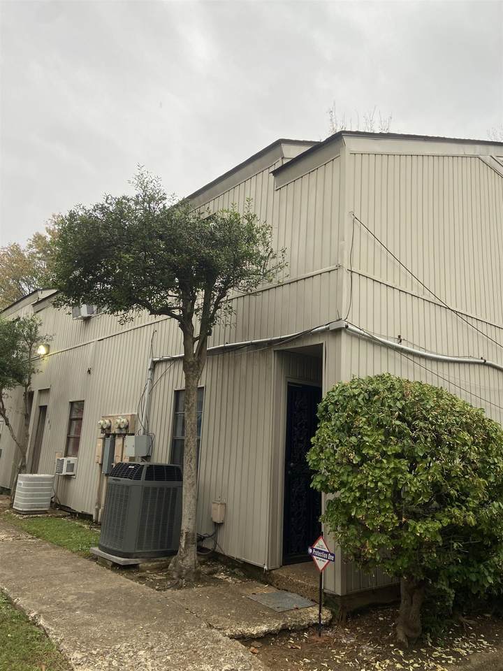 141 Auburndale St - Photo 1