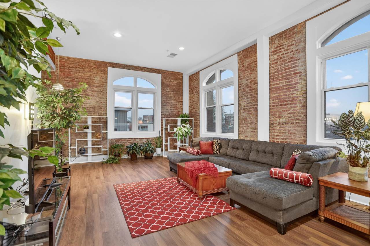 435 Front St - Photo 1