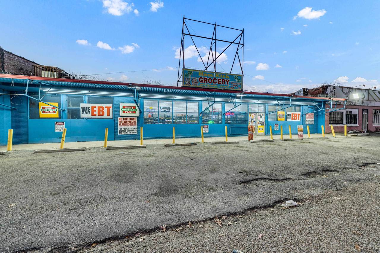 1433 Elvis Presley Blvd - Photo 1