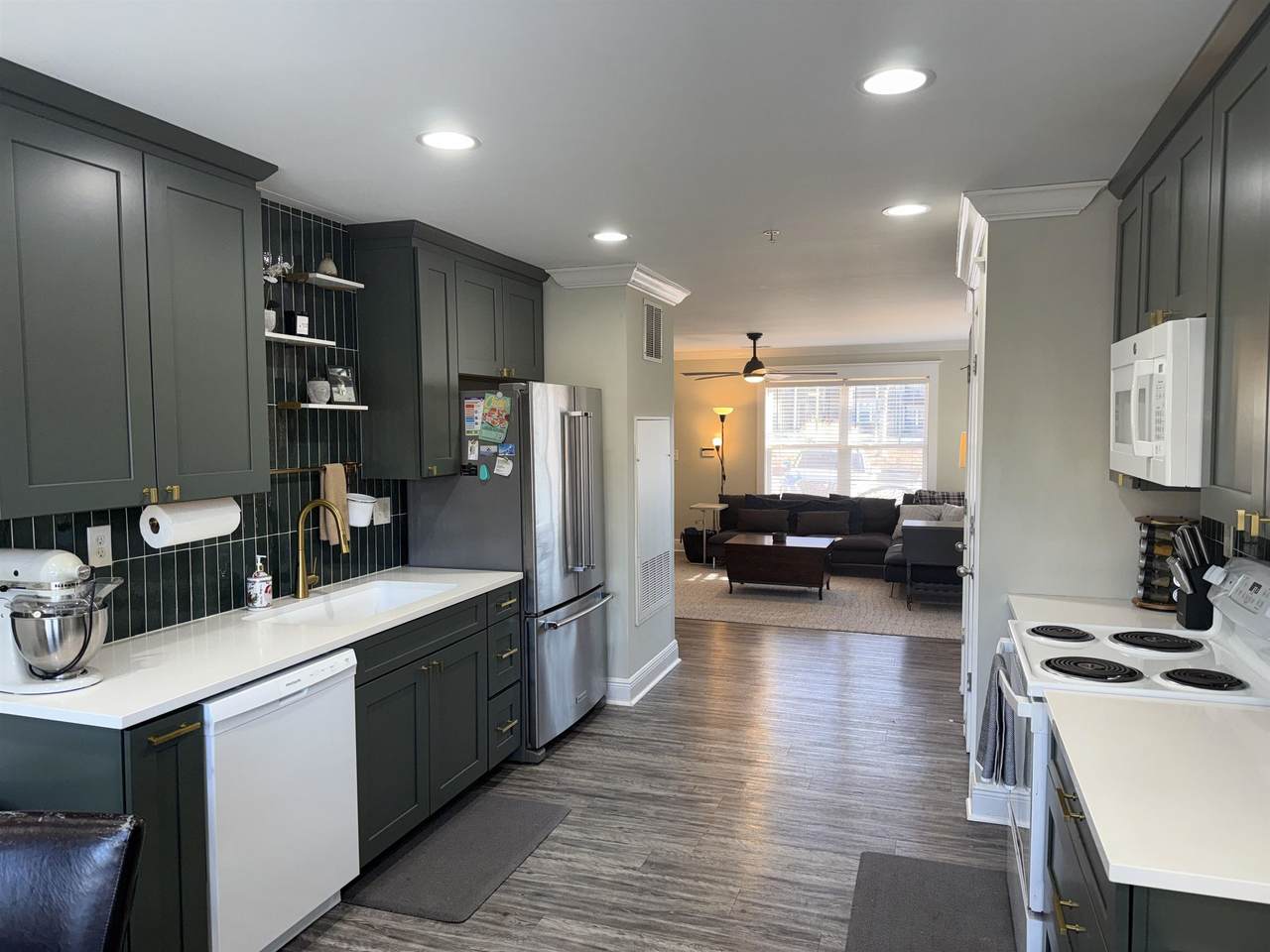 1101 Tree Top Way - Photo 1