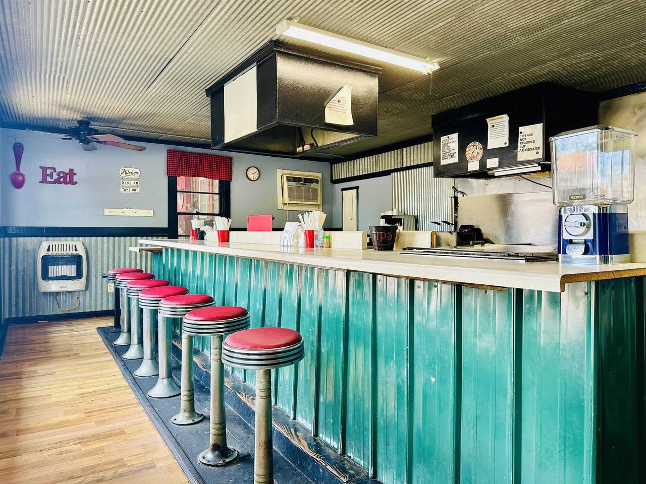 110 Court Ave - Photo 1