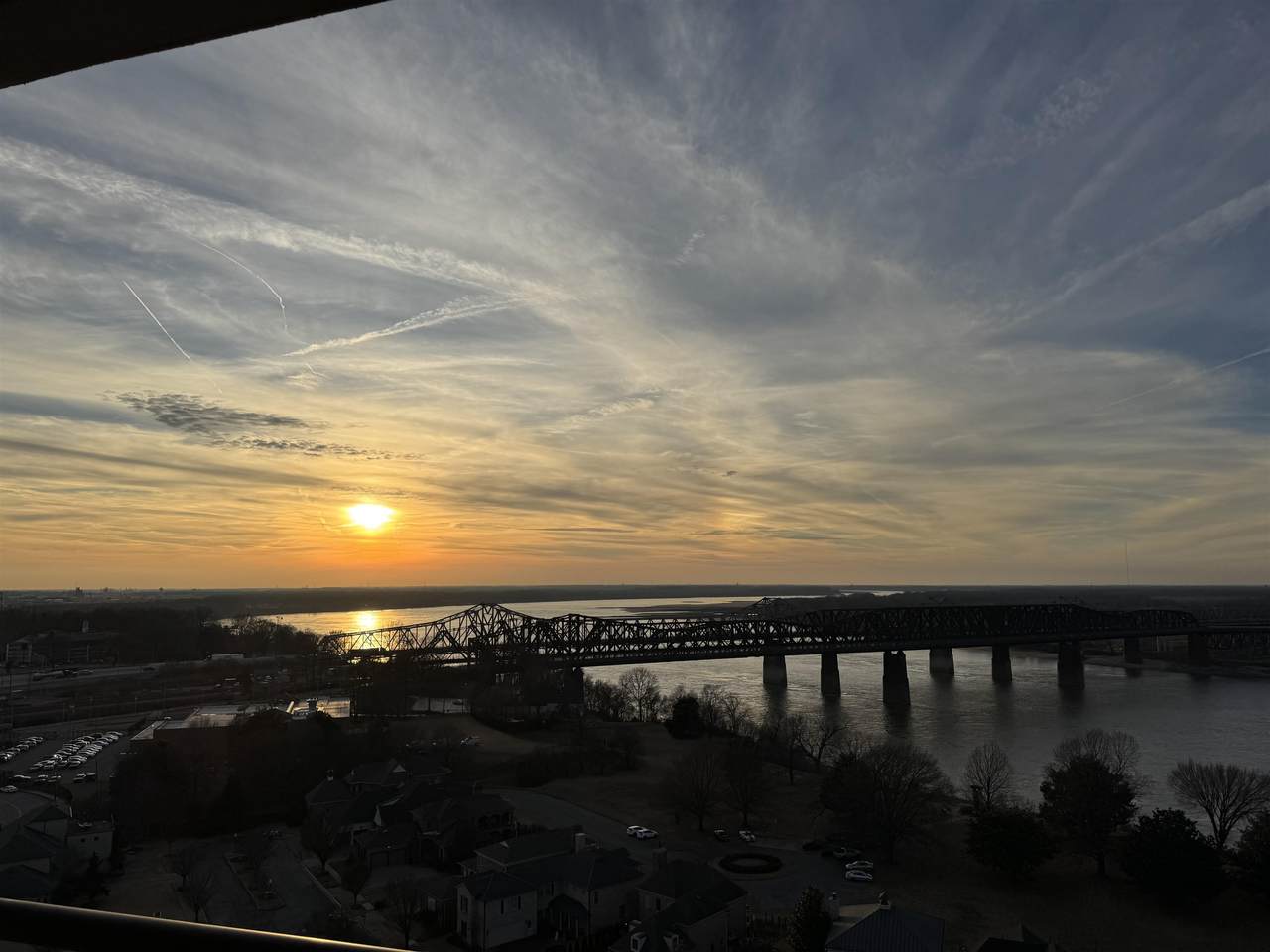 717 Riverside Dr - Photo 1