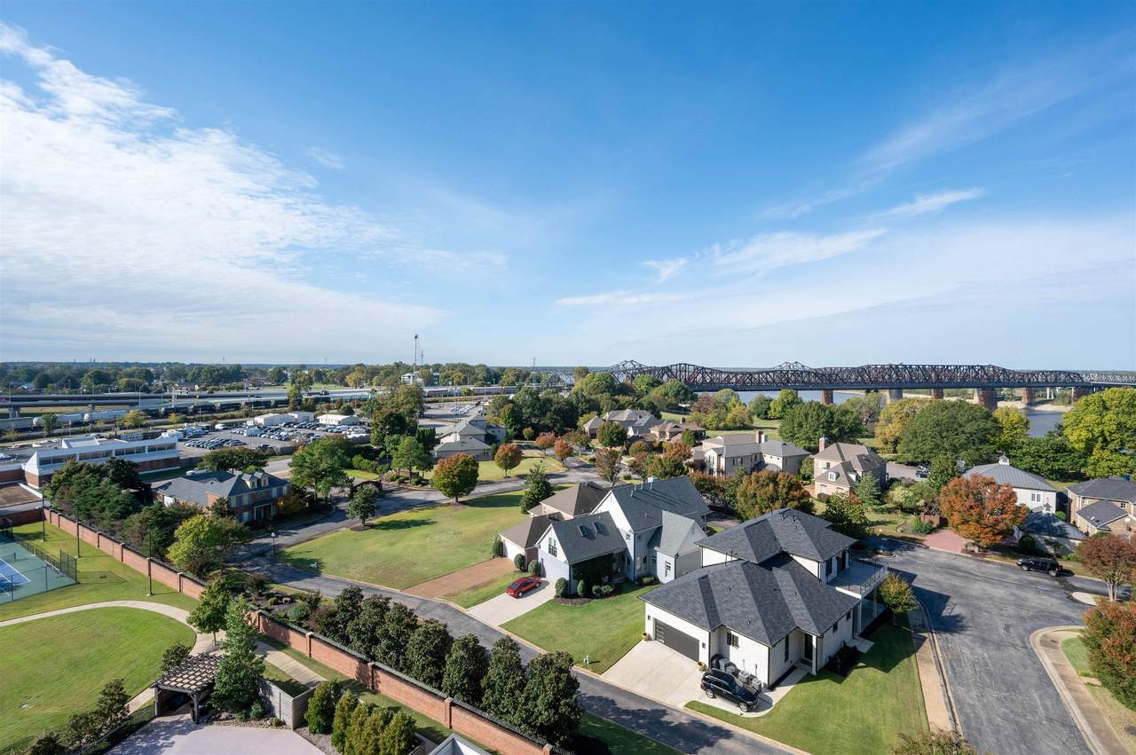 717 Riverside Dr - Photo 1