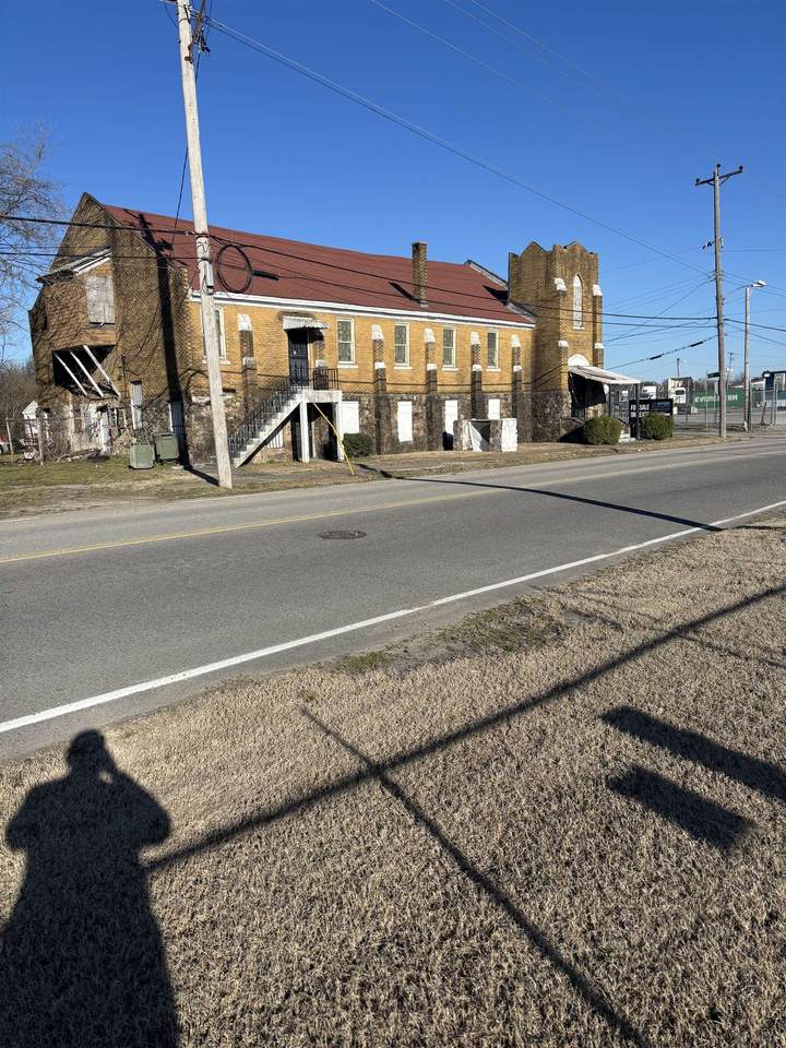 207 Utah Ave - Photo 1