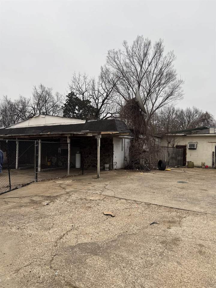2383 Chelsea Ave - Photo 1