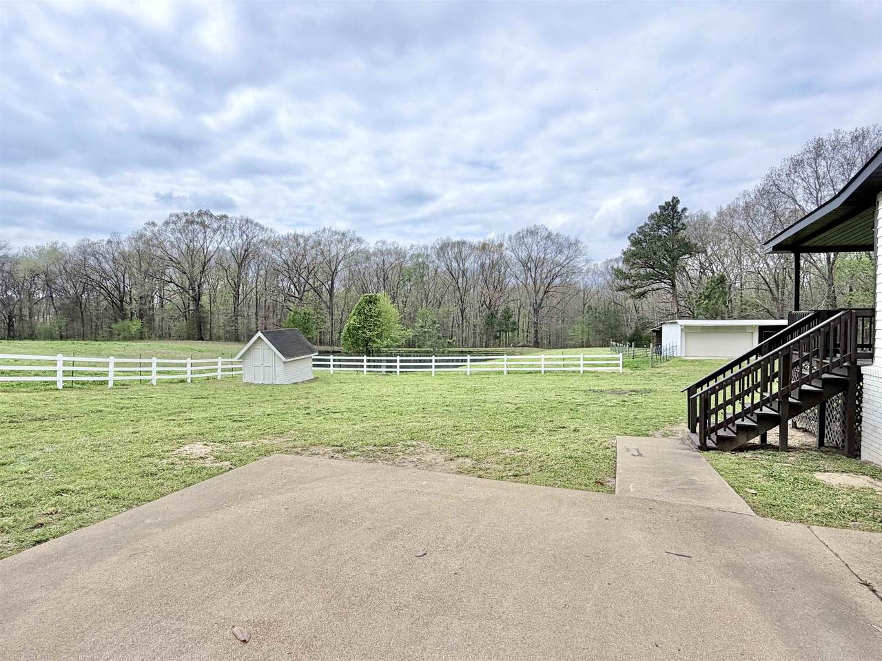 https://bt-photos.global.ssl.fastly.net/memphis/1280_boomver_1_10218327-2.jpg