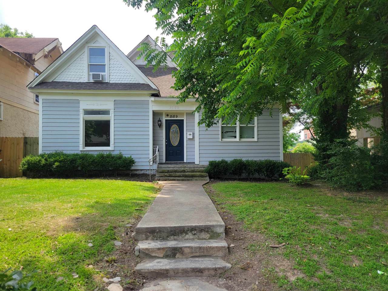 1589 Court Ave - Photo 1
