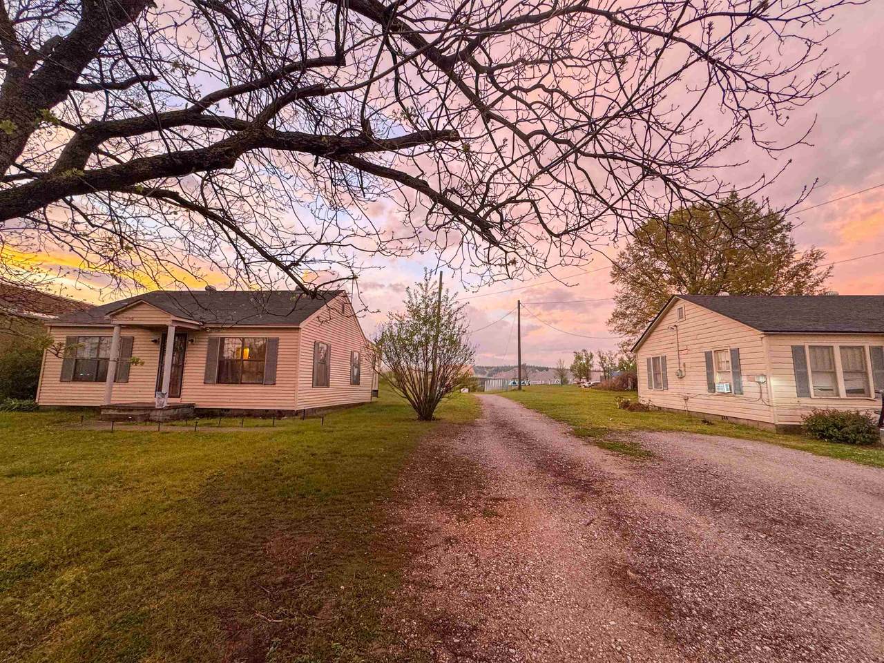 100 Holly Grove Rd - Photo 1