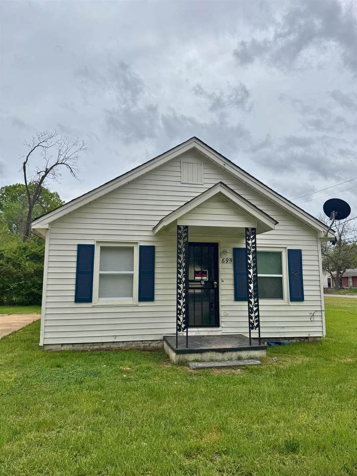 695 Marsh Ave - Photo 1