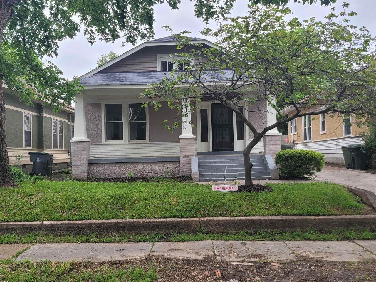 1916 Walker St - Photo 1