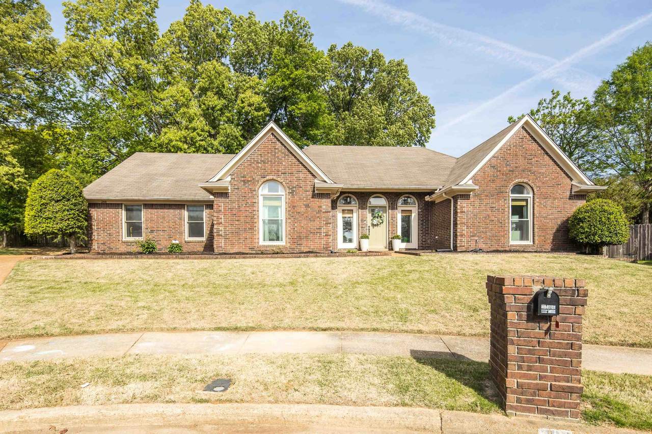 288 Hughes Cv - Photo 1