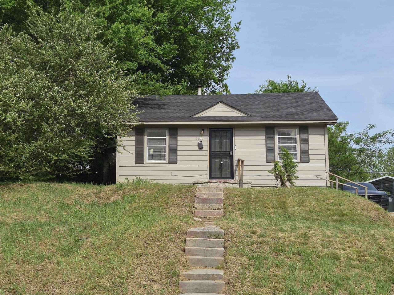 2100 Riverside Blvd - Photo 1