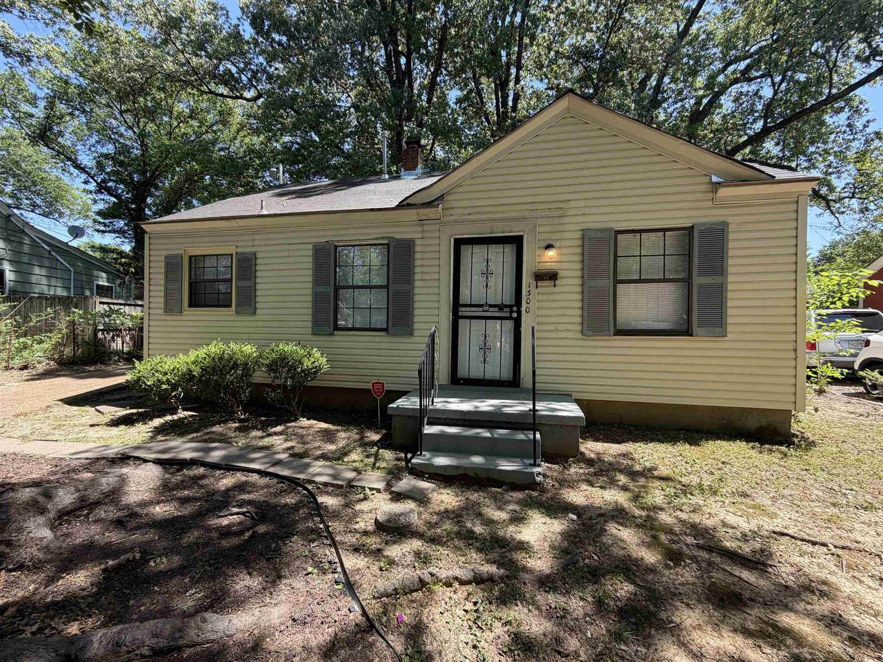 1300 Robin Hood Ln - Photo 1