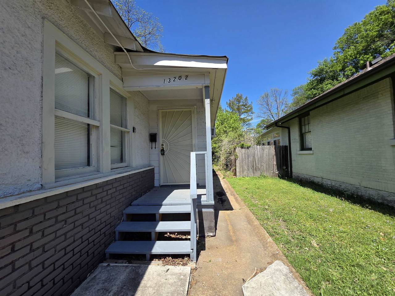 1320 Faxon Ave - Photo 1
