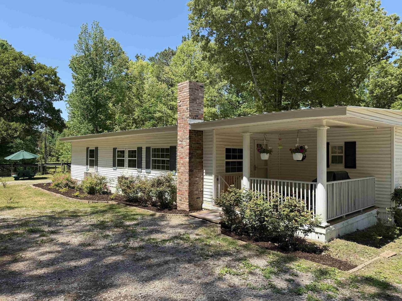 1212 Elvin Weeks Rd - Photo 1