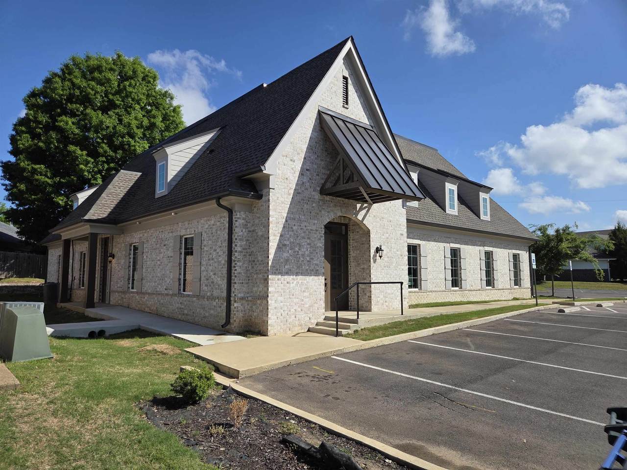 6634 Summer Knoll Cir - Photo 1