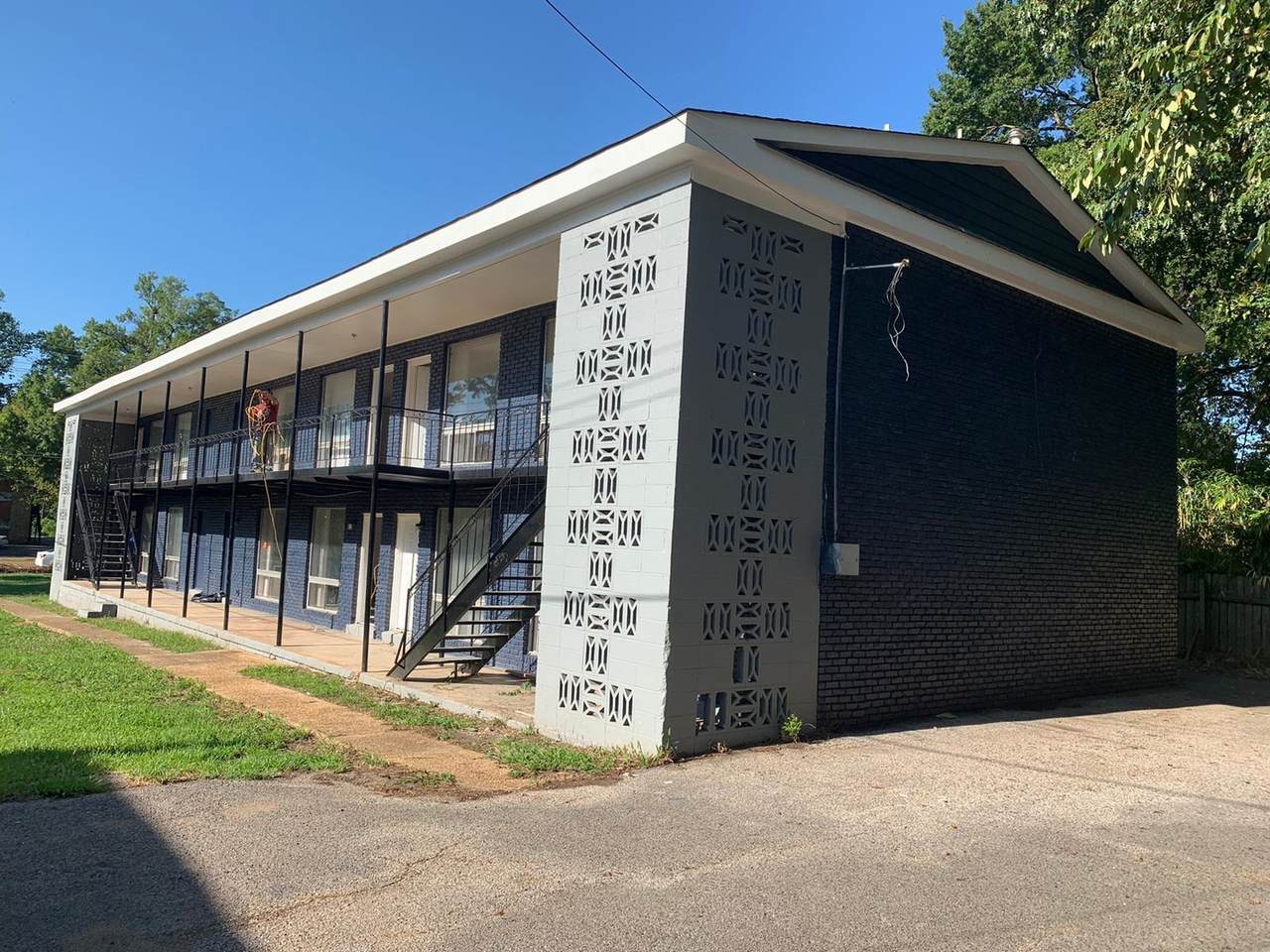 4010 Summer Ave - Photo 1