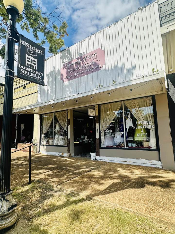137 Court Ave - Photo 1