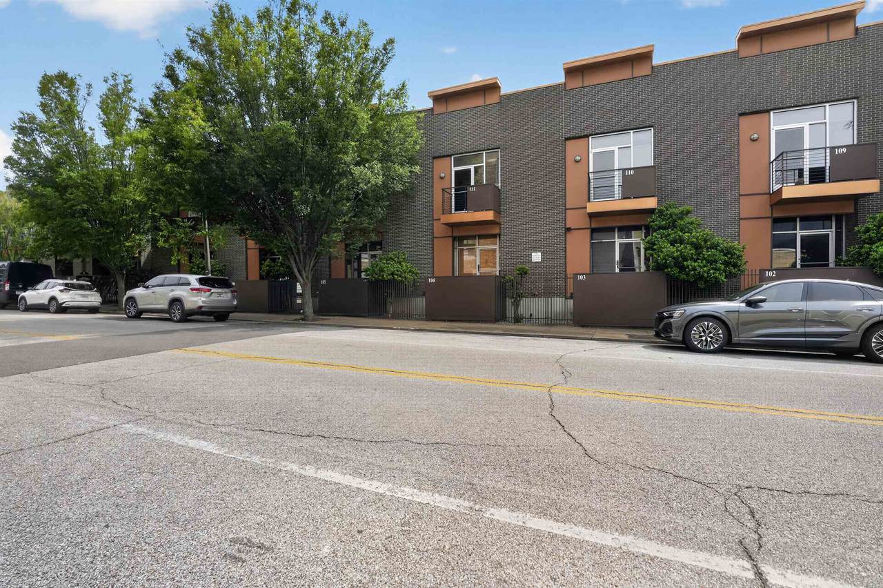 437 Monroe Ave - Photo 1