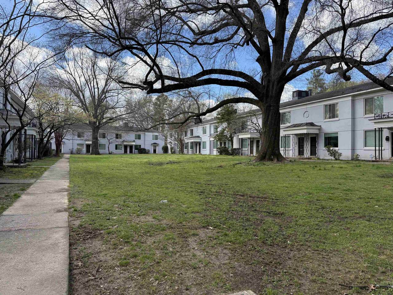 585 Parkway Pky - Photo 1