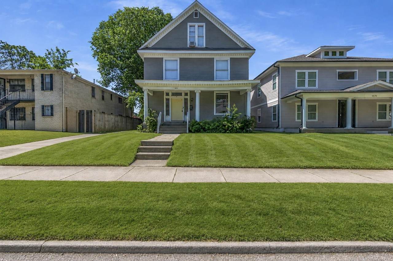 1577 Court Ave - Photo 1