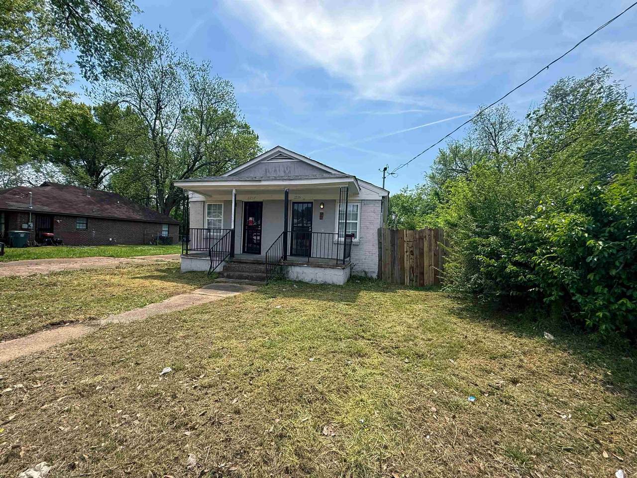 2235 Shannon Ave - Photo 1