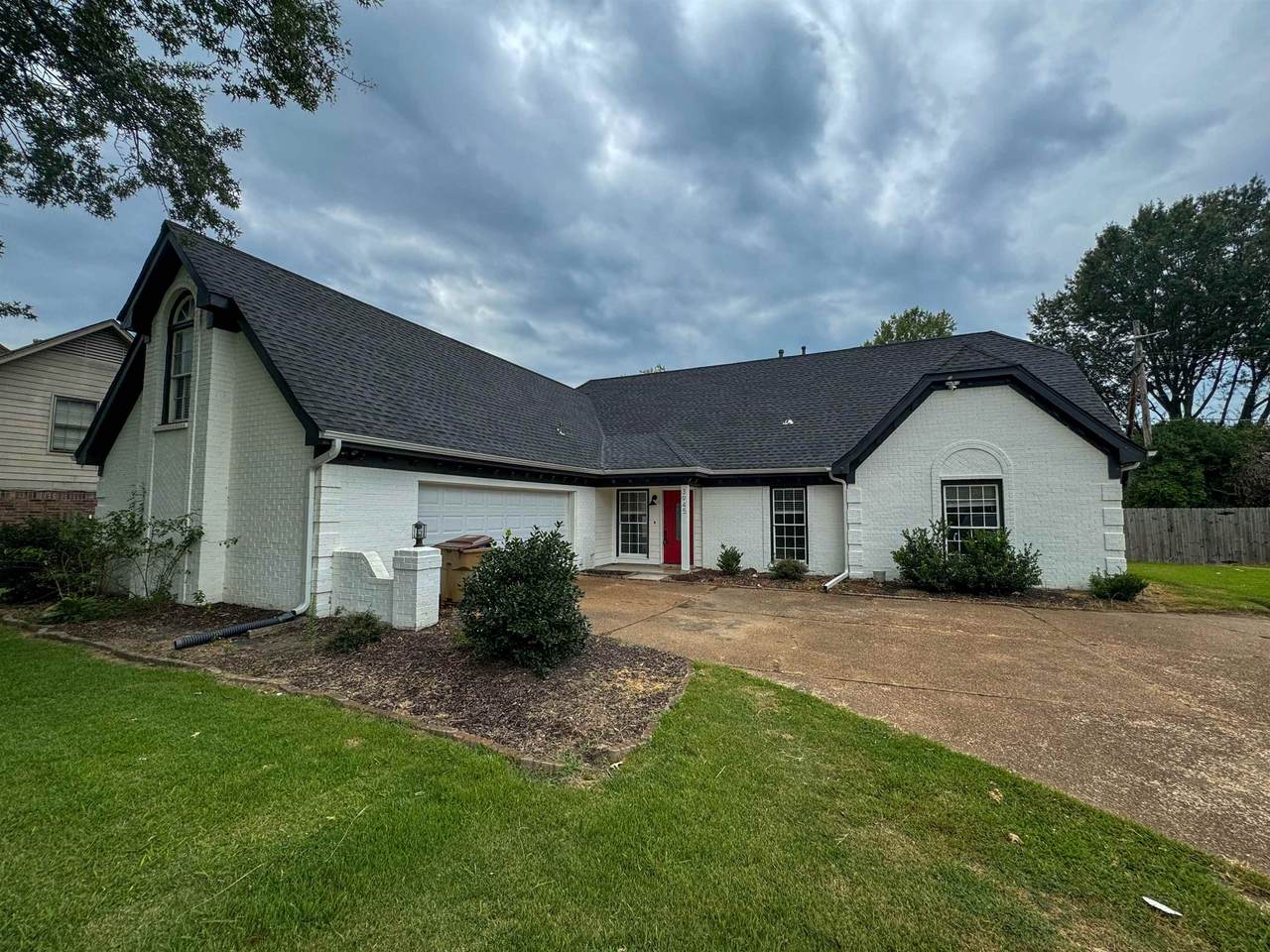 3945 Windyke Dr - Photo 1