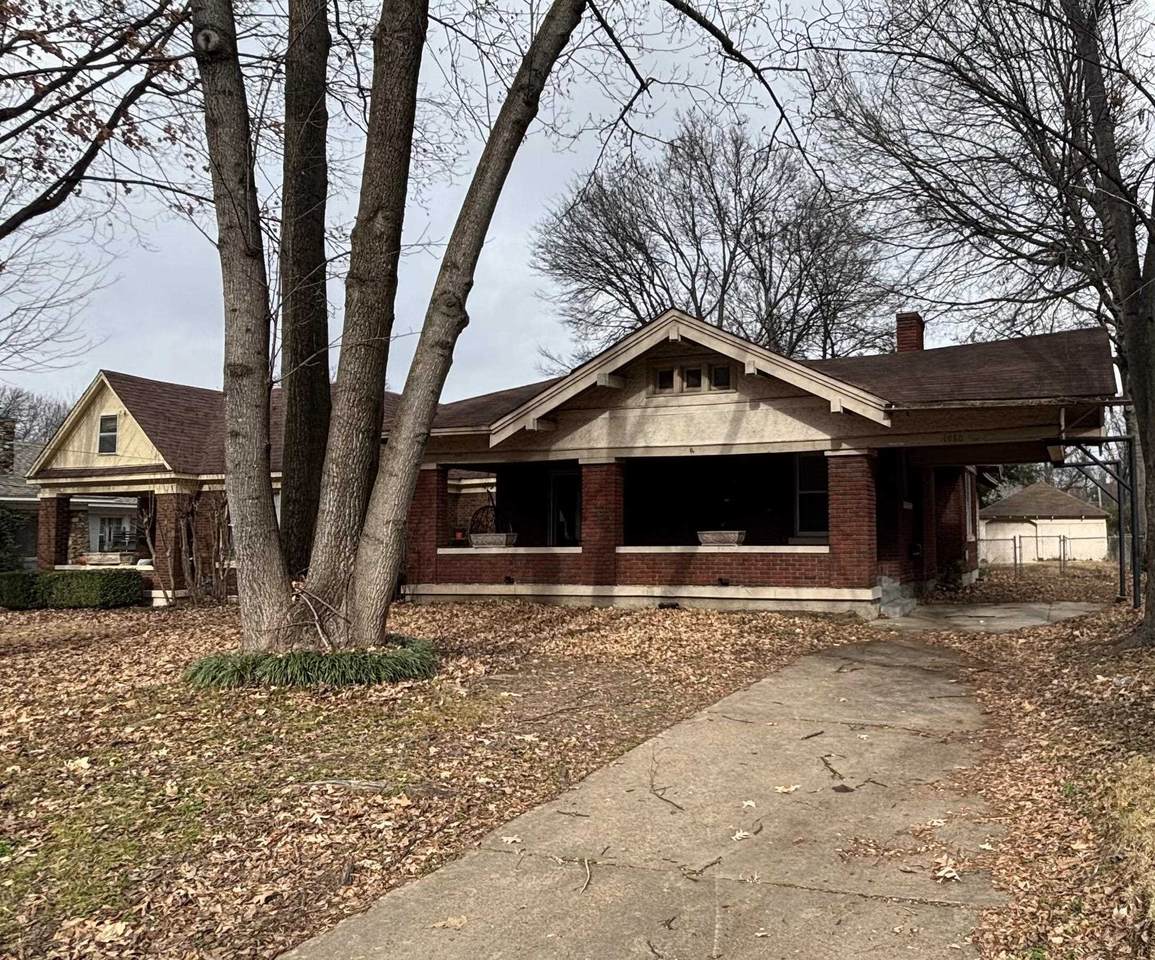 1980 Snowden Ave - Photo 1