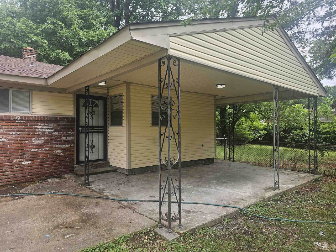 https://bt-photos.global.ssl.fastly.net/memphis/1280_boomver_1_10222097-2.jpg