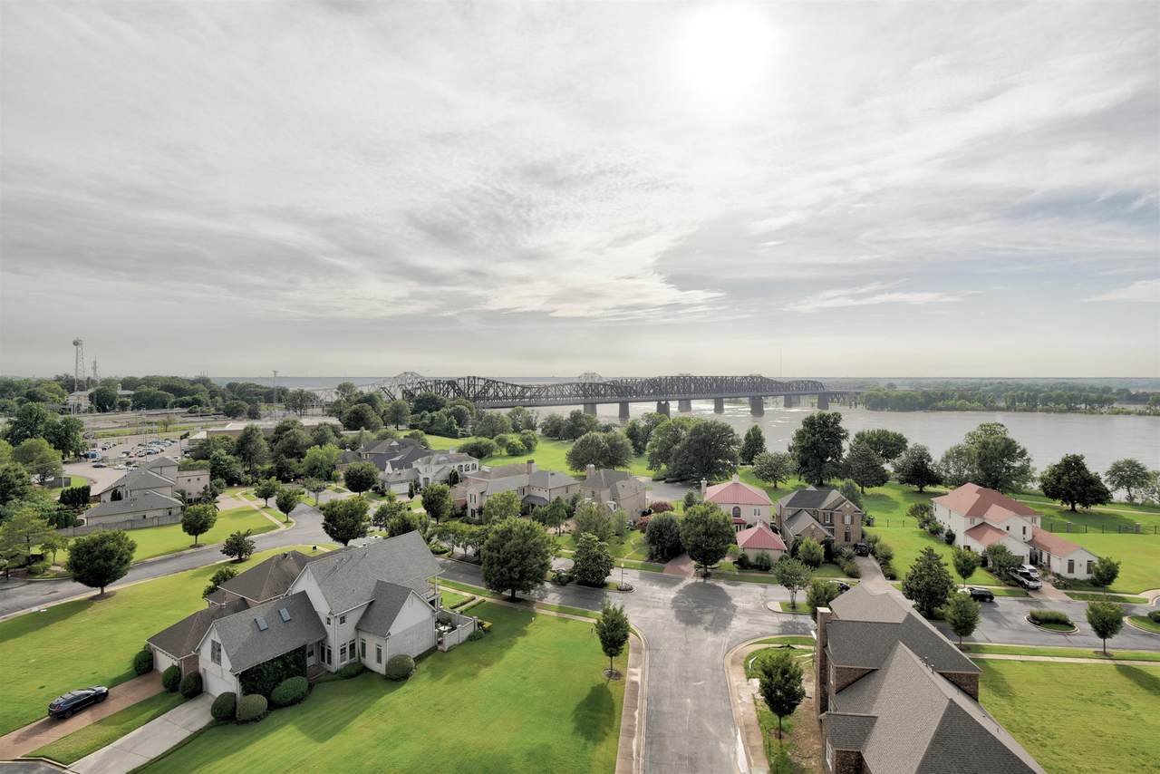 717 Riverside Dr - Photo 1