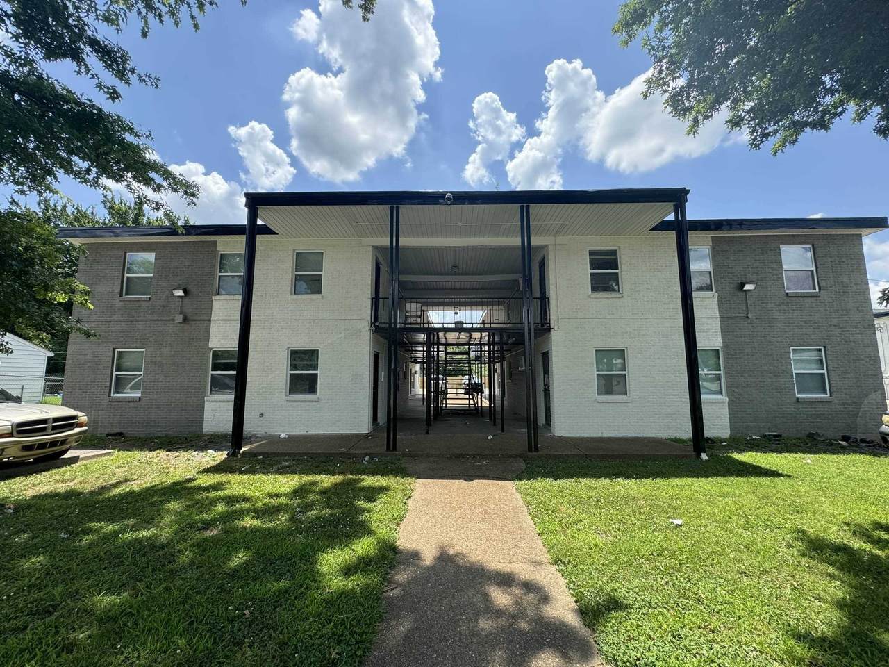 1744 Graham St - Photo 1
