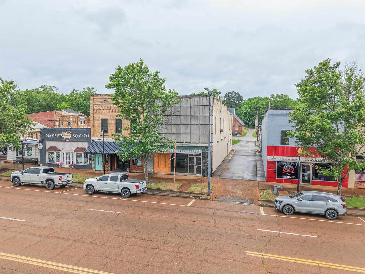 149 Court Ave - Photo 1