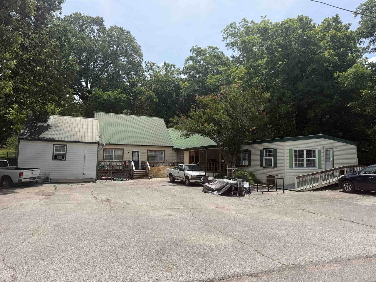 103 Hiawatha St - Photo 1