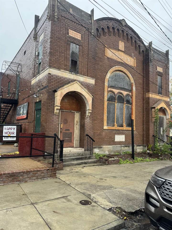 112 Jackson Ave - Photo 1