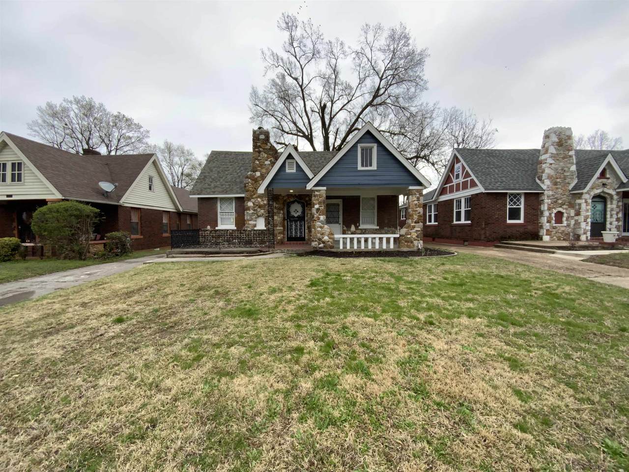 920 Auburndale St - Photo 1