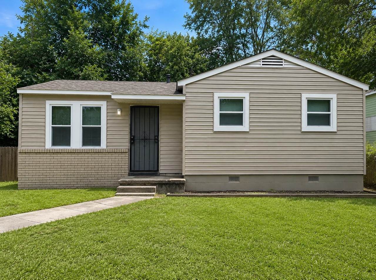 4530 Beacon Hill Dr - Photo 1