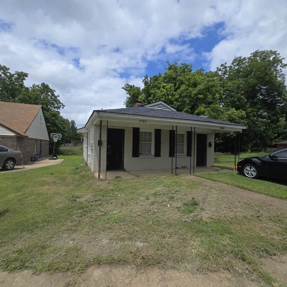 2982 Shannon Ave - Photo 1